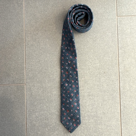 J Crew Factory The Cotton Tie (skinny) in chambray & red abstract floral pattern - Picture 6 of 15